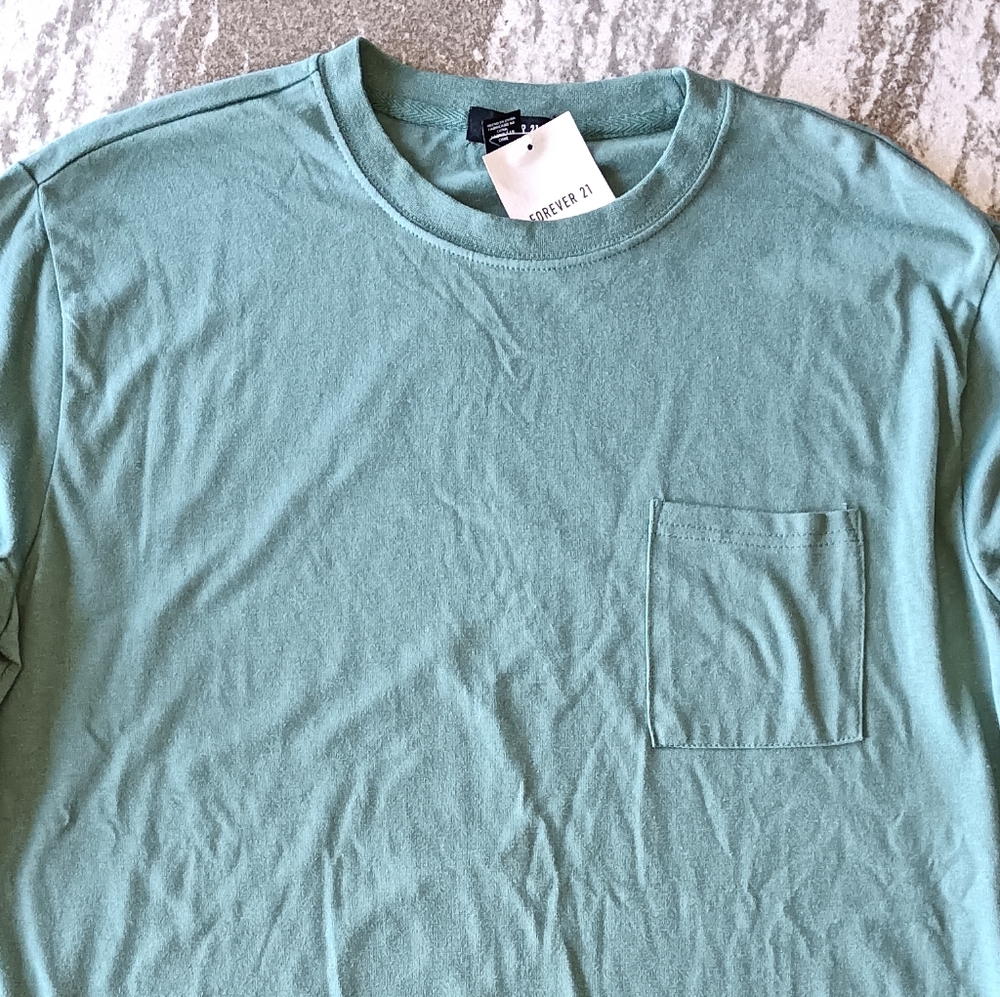 Forever 21 Men's Long Sleeve Pocket T-shirt New Size Medium